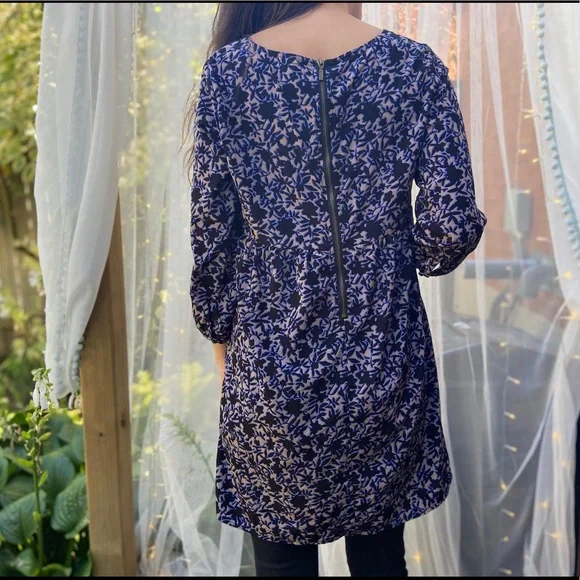 Patterned Dress - Picture 4 of 7